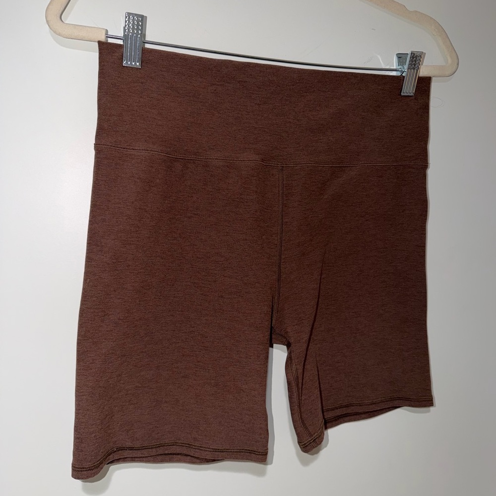 Vuori Clean Elevation High Waist Bike Shorts in Chocolate Heather - Size XL - Picture 3 of 4